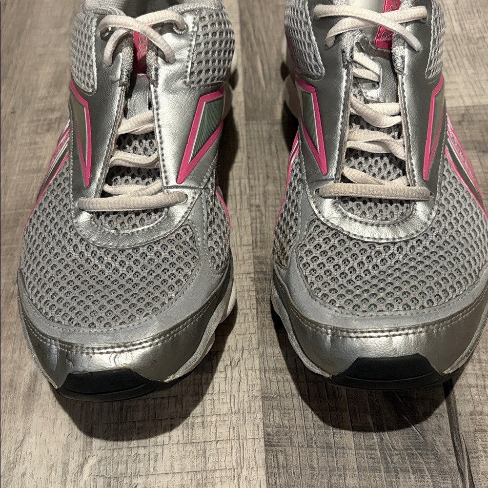 Women’s Silver and Pink Reebok Runtone, no insole included. - Picture 7 of 8